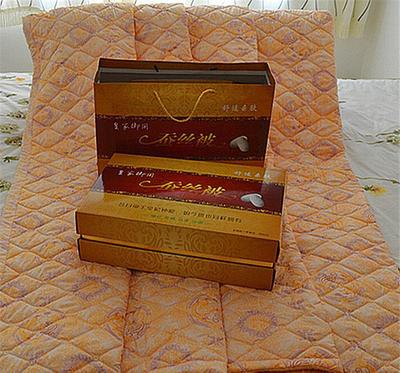 新款皇家御用夏天空调蚕丝被驱蚊香熏青花磁凉被会销礼品图片_高清图_细节图-邯郸市邯山区吉旺百货经营部